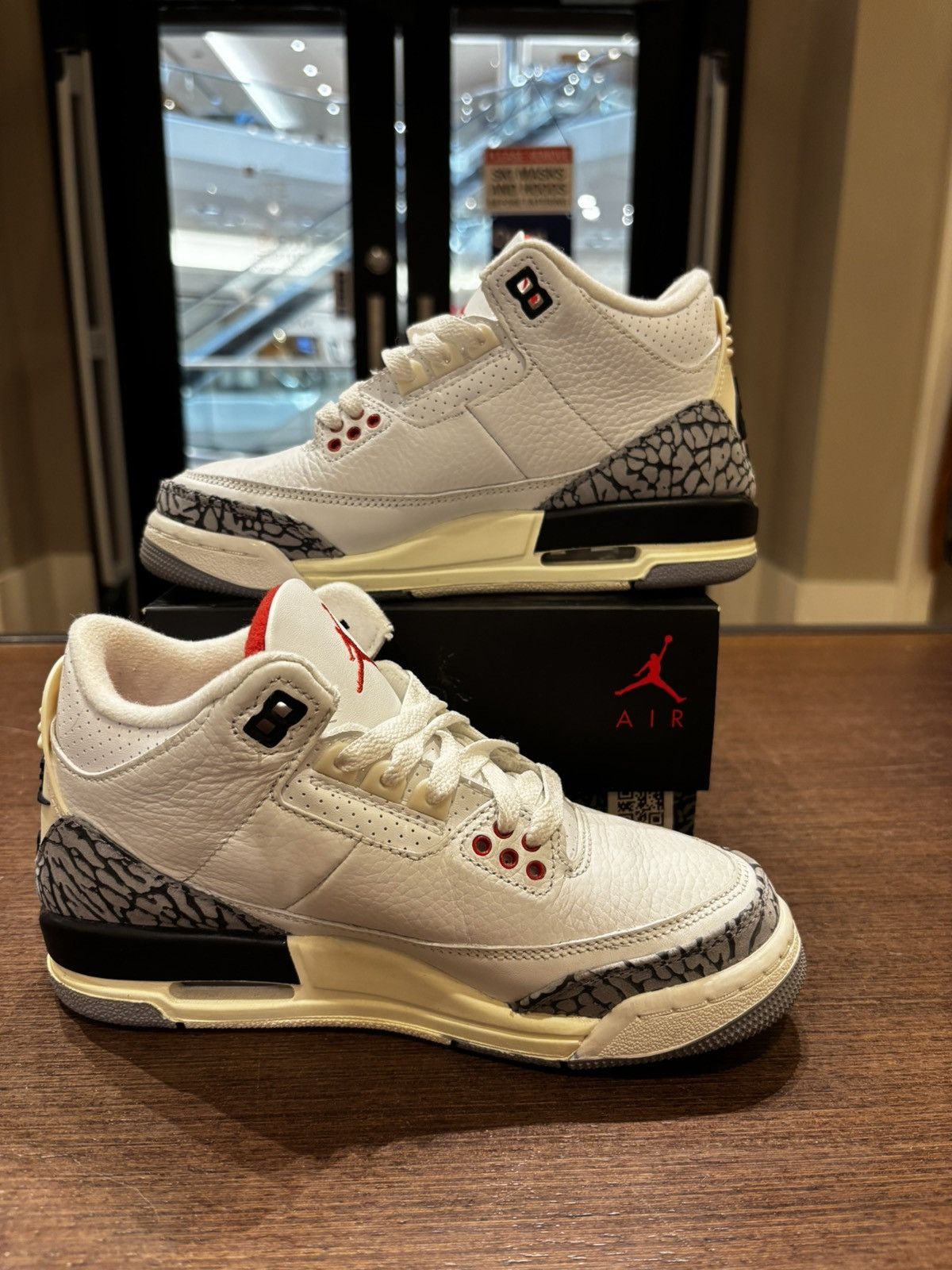 Jordan Brand Jordan 3 ‘White Cement’ Size US 5 / EU 37 - 2 Thumbnail