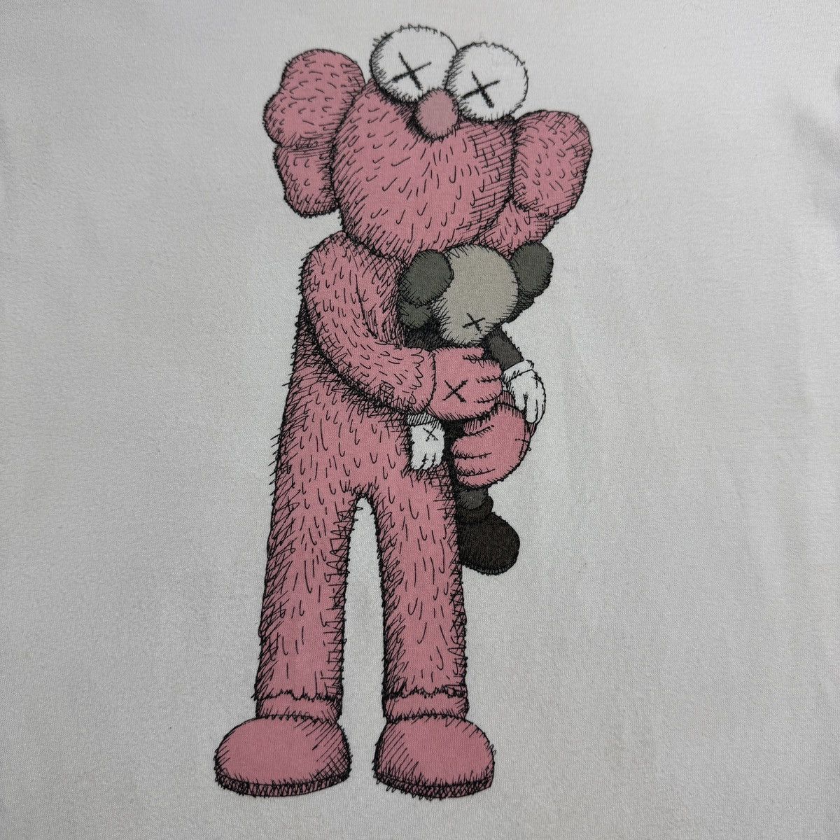 Kaws × Uniqlo KAWS x Uniqlo UT “Pink BFF Hugging Companion artist tee Size US M / EU 48-50 / 2 - 2 Thumbnail