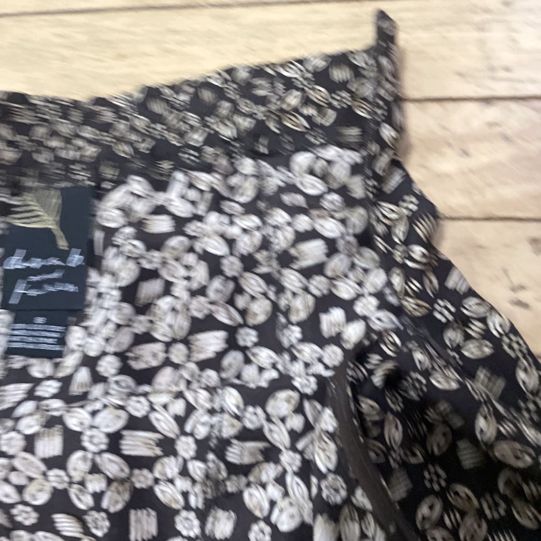 Vintage DANA Silk Floral Geometric Paperbag Shorts Womens 8 Brown Silk 8 Geometric Floral Paperbag Short Womens 8 Brown Size 30" / US 8 / IT 44 - 6 Thumbnail