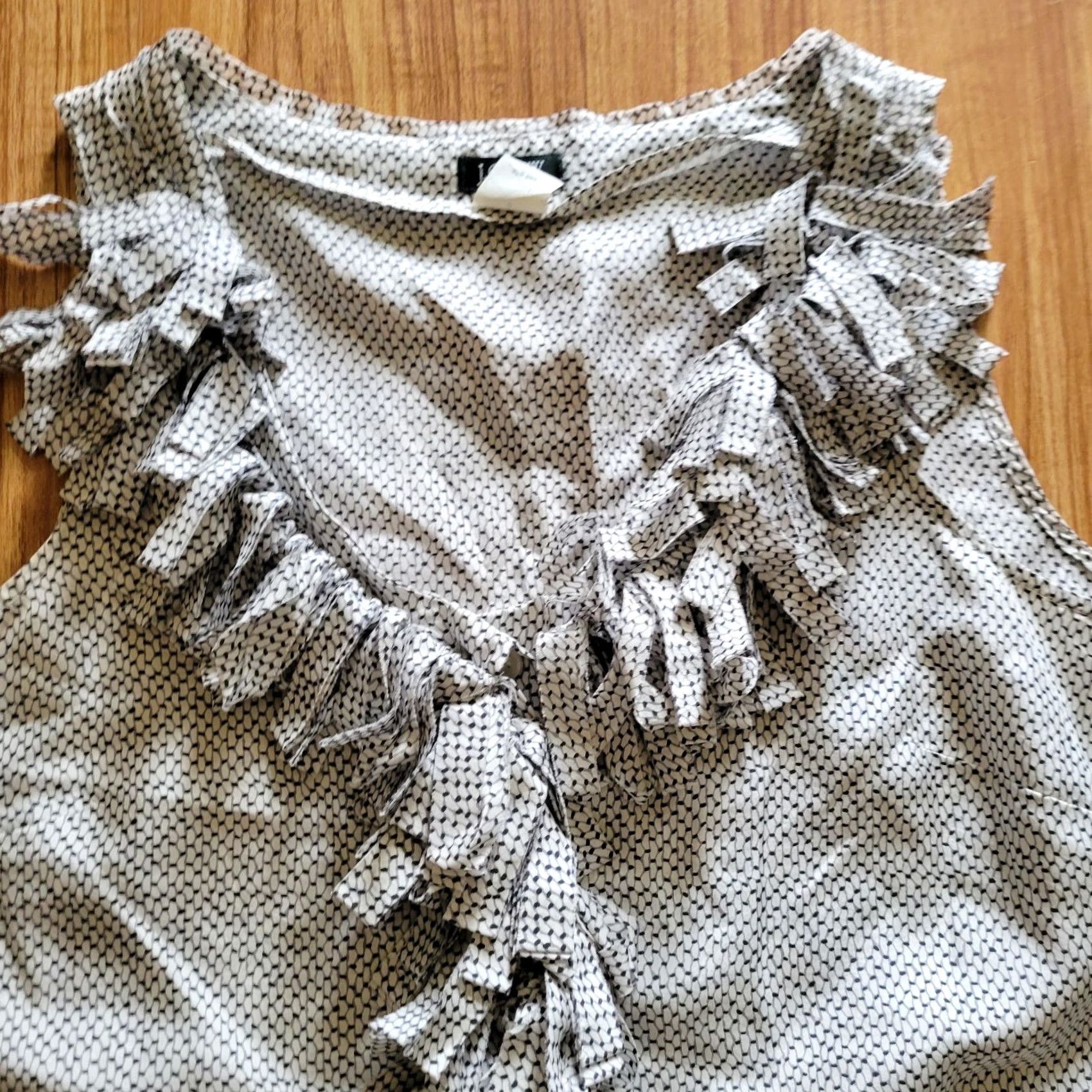 J.Crew J. Crew Shirt Womens Size 0 Black White Pattern Sleeveless Silk Ruffle Neck Top Size XS / US 0-2 / IT 36-38 - 3 Thumbnail