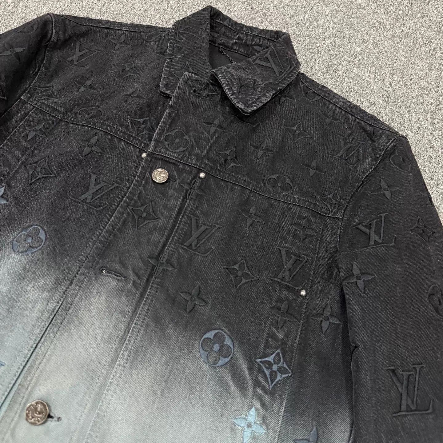 Louis Vuitton LV Blue-Black Grad Denim Jkt Embossed All-Over Logo NWOT 46 Size US S / EU 44-46 / 1 - 3 Thumbnail