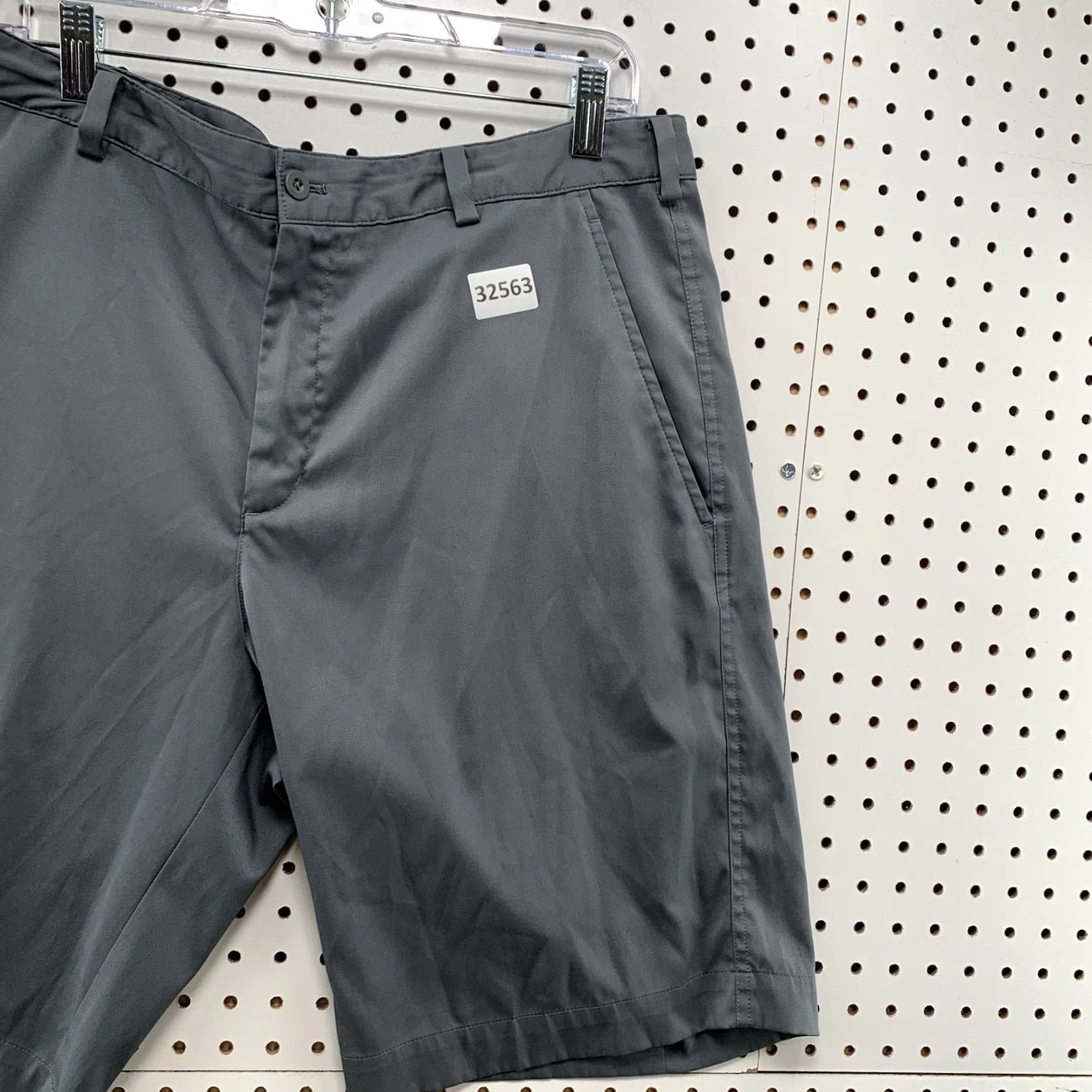 Nike Nike Golf Chino Shorts Mens Size 34x10.5 Gray Casual Dri Fit Size US 34 / EU 50 - 4 Thumbnail
