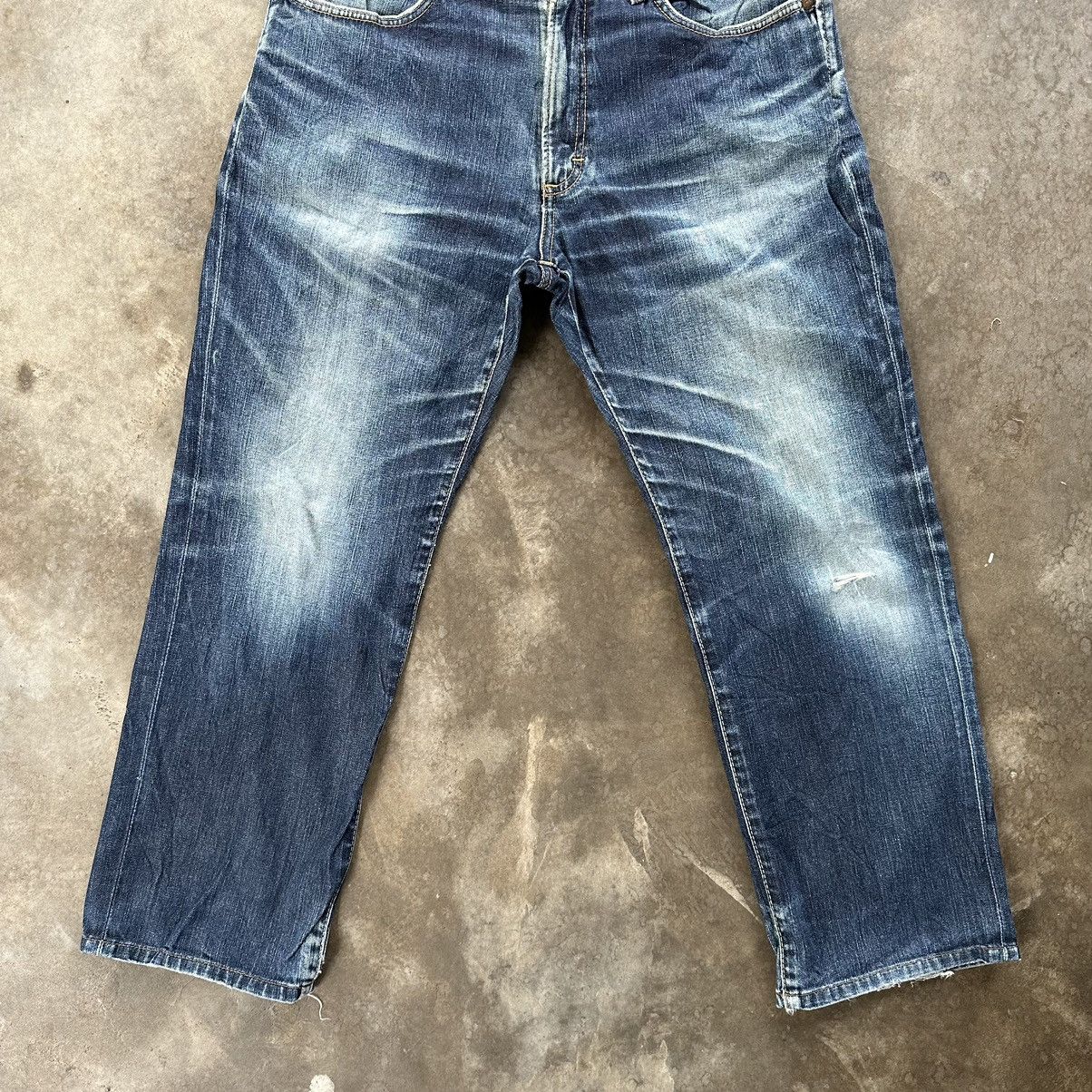 Japanese Brand Vintage Wrangler Distressed Jean Faded Denim Pant W34 Size US 34 / EU 50 - 2 Thumbnail