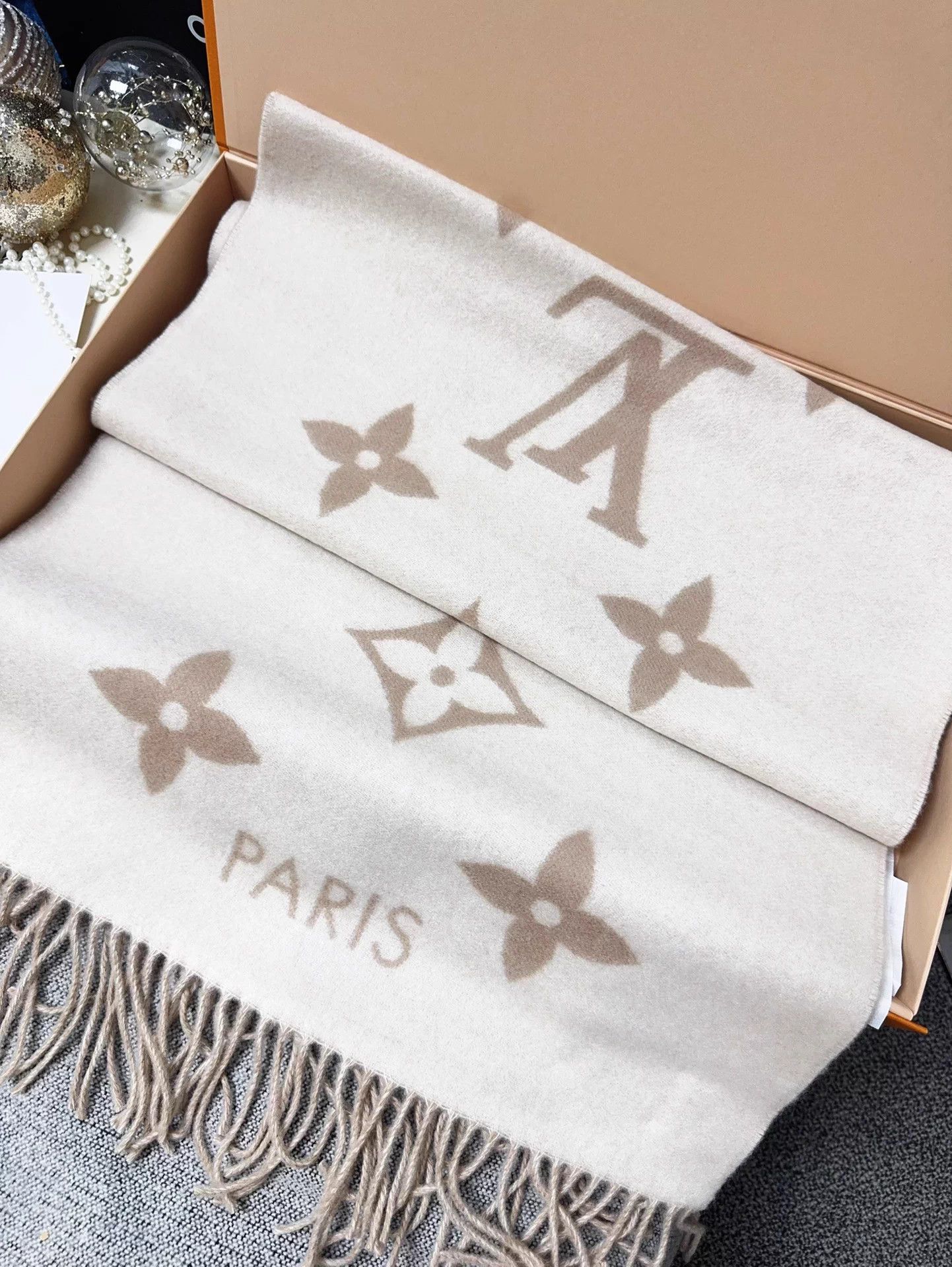 Louis Vuitton LV Monogram Cashmere Scarf Milky Tea Unused Boxed Size ONE SIZE - 3 Thumbnail