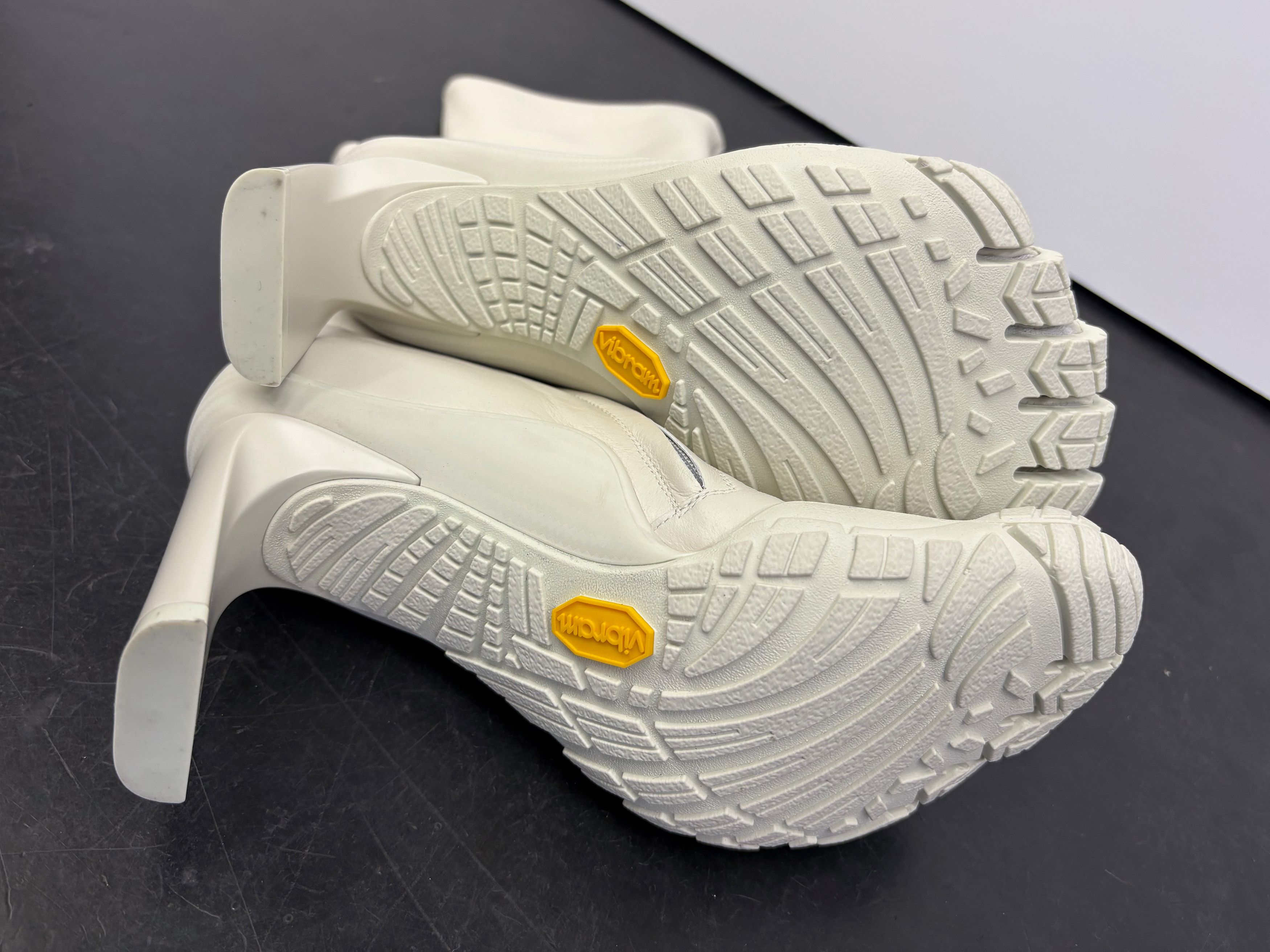 Balenciaga Balenciaga Vibram Five Fingers white boots Size US 6 / IT 36 - 5 Thumbnail