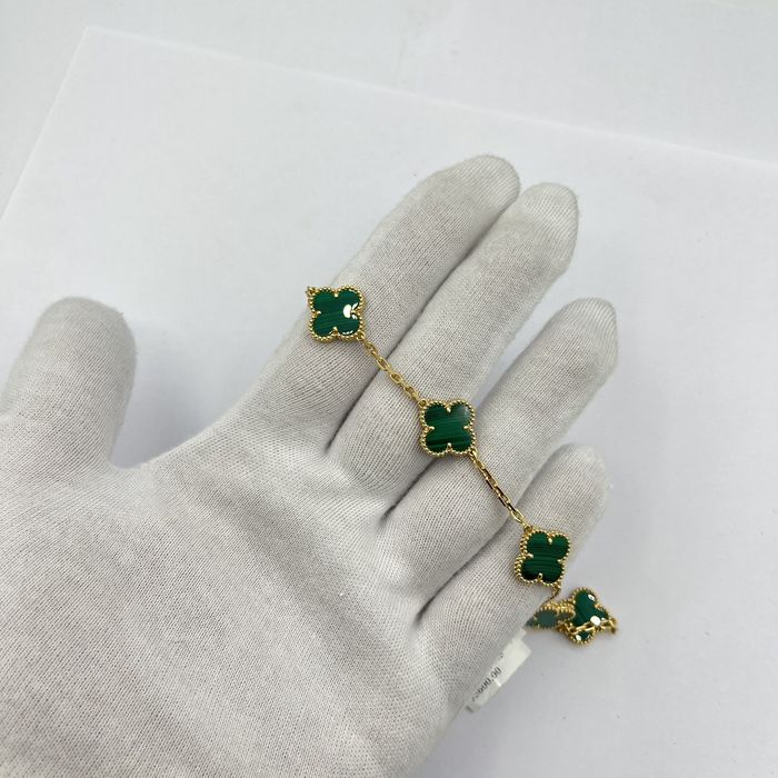 Van Cleef & Arpels 18k Yellow Gold Van Cleef Bracelet with Green Onyx ...