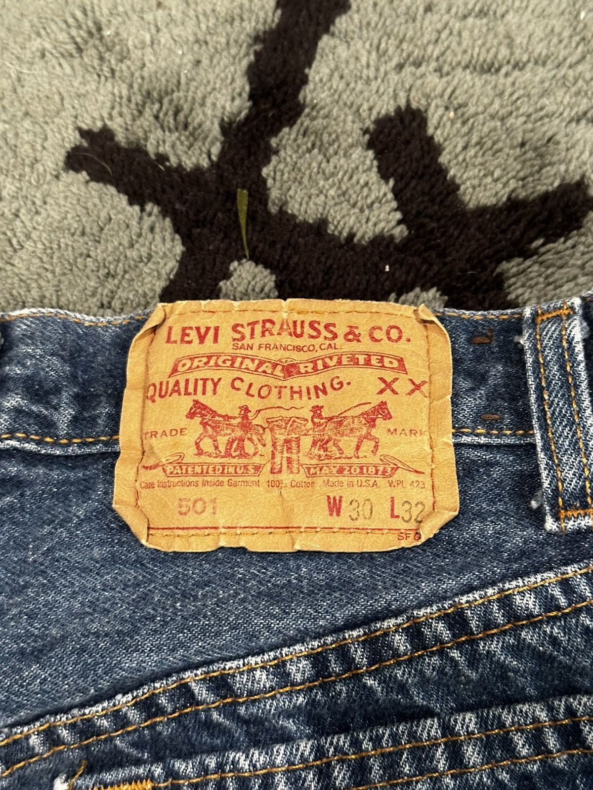 Levi's × Vintage 90’s Dark Blue Levi’s Size US 28 / EU 44 - 4 Thumbnail