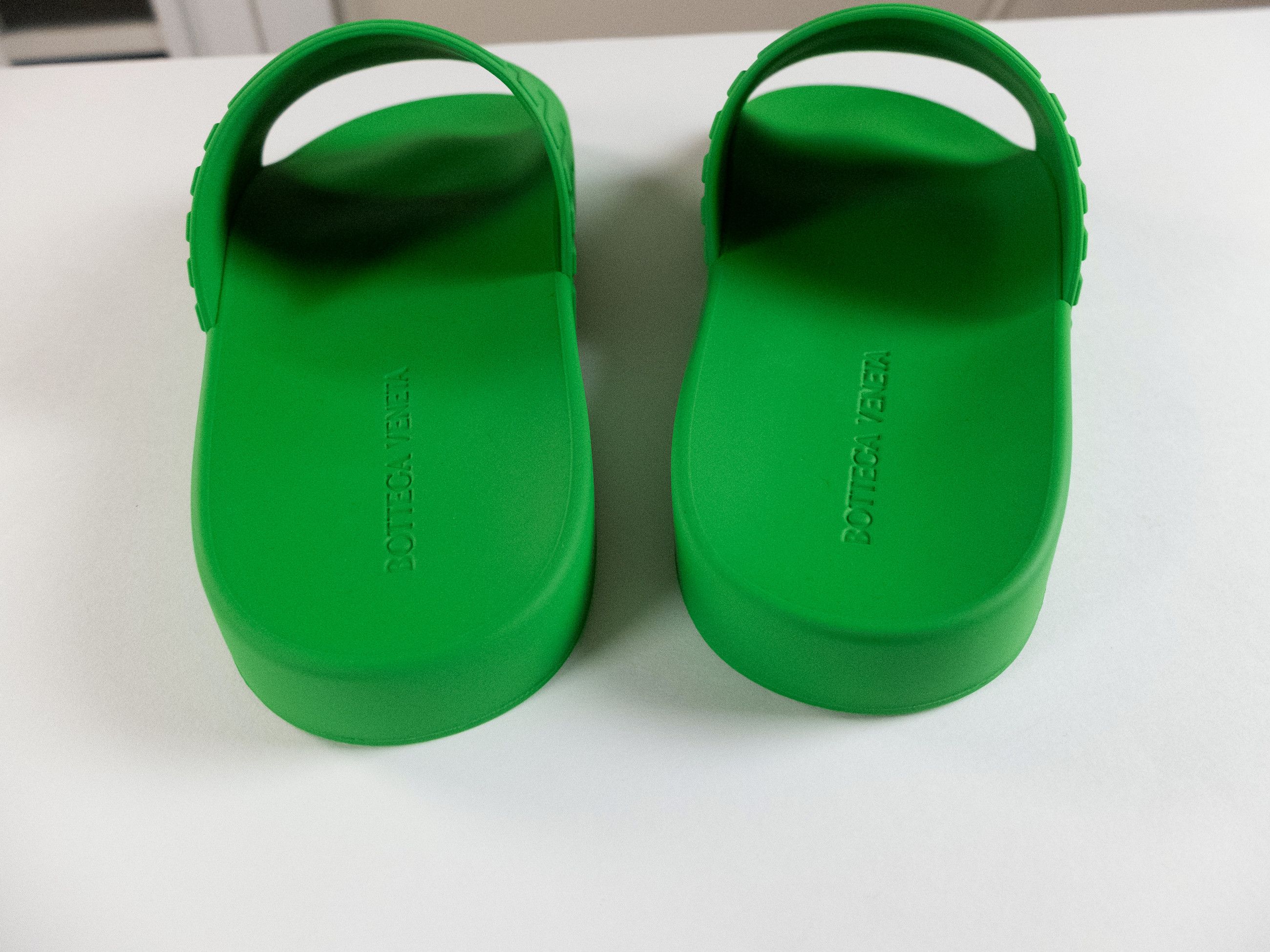 Bottega Veneta BOTTEGA VENETA Slides parakeet green rubber slide sandals 42 Size US 9 / EU 42 - 4 Thumbnail