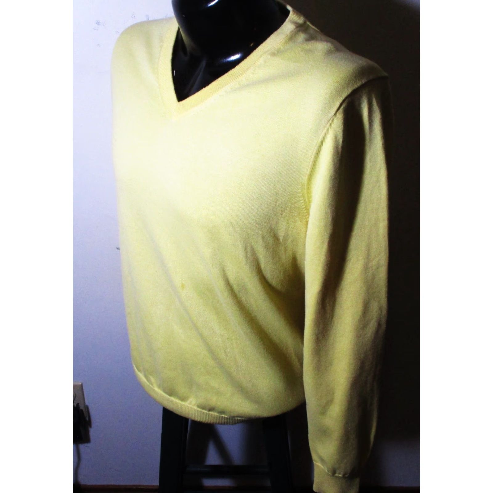 Brooks Brothers **Brooks Brothers Yellow Long Sleeve V-Neck Men's Size L Sweater** User: Brooks Brothers Yellow Long Sleeve V-Neck Men's Size L Sweater Size US L / EU 52-54 / 3 - 4 Thumbnail