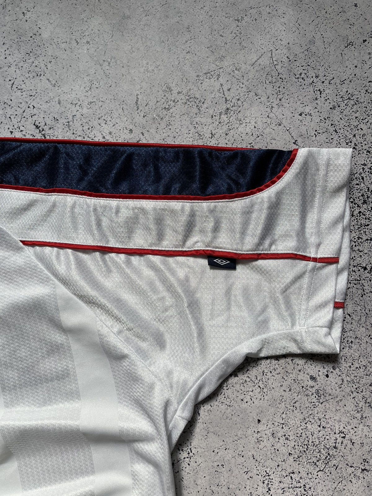 Umbro Vintage Umbro Soccer Jersey T-shirt Stripes Logo Tee Y2K USA Size US S / EU 44-46 / 1 - 8 Thumbnail