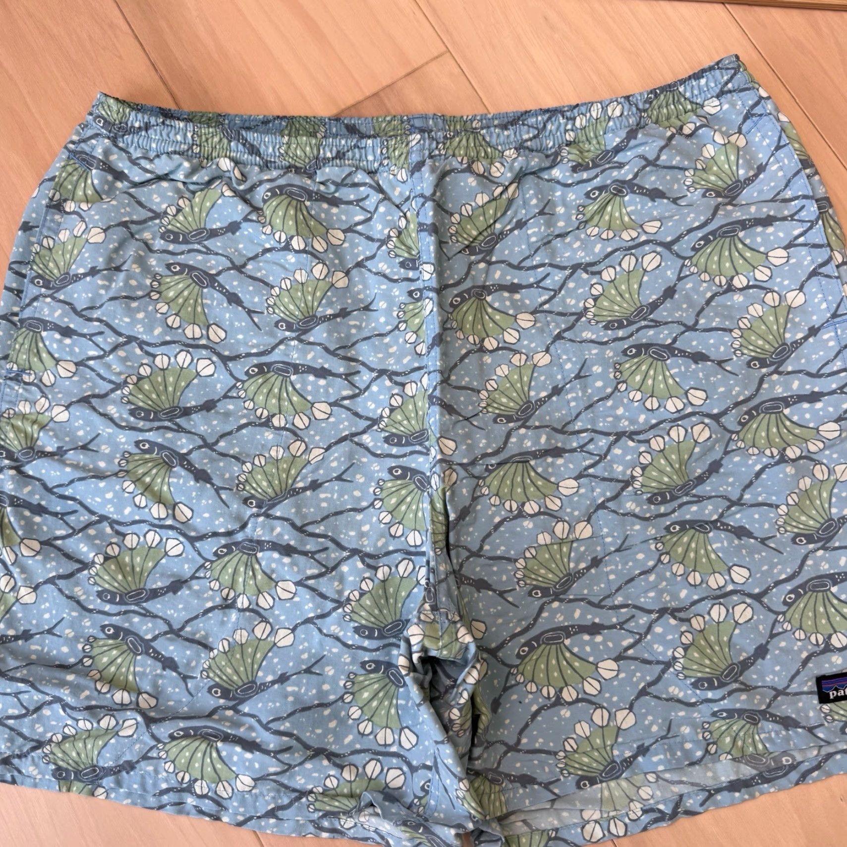 Patagonia Patagonia Baggies Large Blue Lined Shorts Lined 6" Inseam Hexy Fish Pattern Size US 33 - 3 Thumbnail
