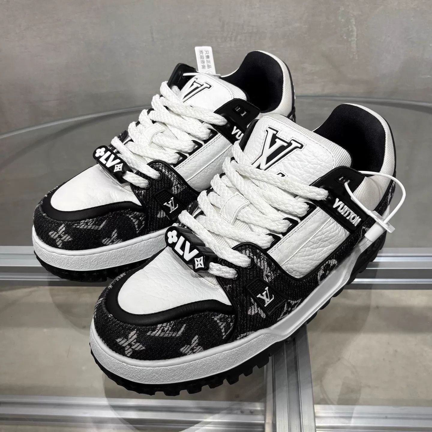 Louis Vuitton LV Trainer Maxi Black White Panda UK7/41 Size US 8 / EU 41 - 2 Thumbnail