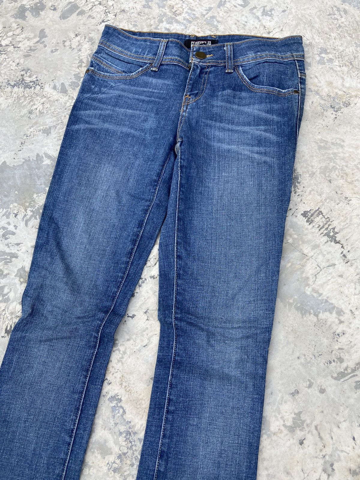Forever 21 Forever 21 slim fit denim jeans Size 25" / US 0 / IT 36 - 2 Thumbnail