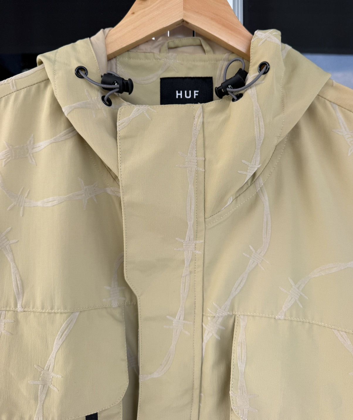 Huf HUF Barbed Wire Jacket Beige Hooded Streetwear UtilityJacket Size US L / EU 52-54 / 3 - 3 Thumbnail