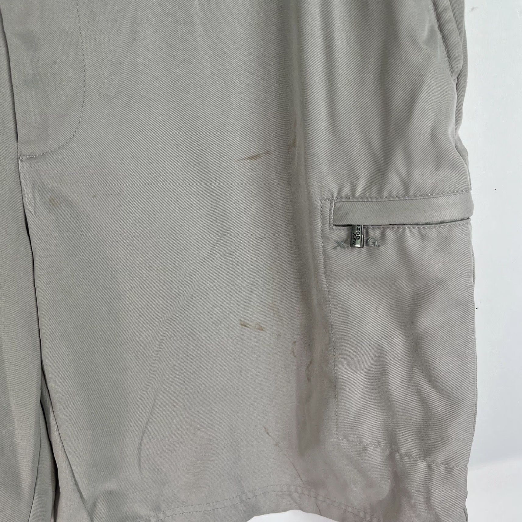 Izod IZOD Cargo Shorts Mens Size 34 Flat Front Stretch 9in Inseam Gray Zip Pockets Stone Pattern Casual Workwear Size US 34 / EU 50 - 2 Thumbnail