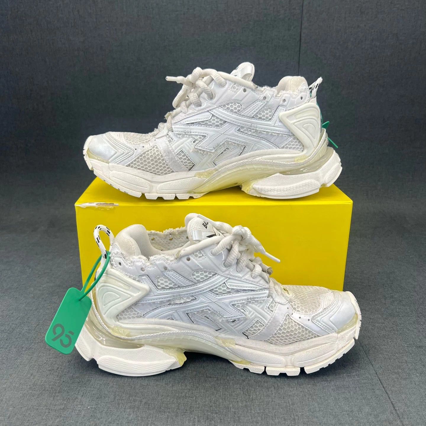 Balenciaga Balenciaga Runner White 2x Worn Like New 40 Size US 7 / EU 40 - 3 Thumbnail