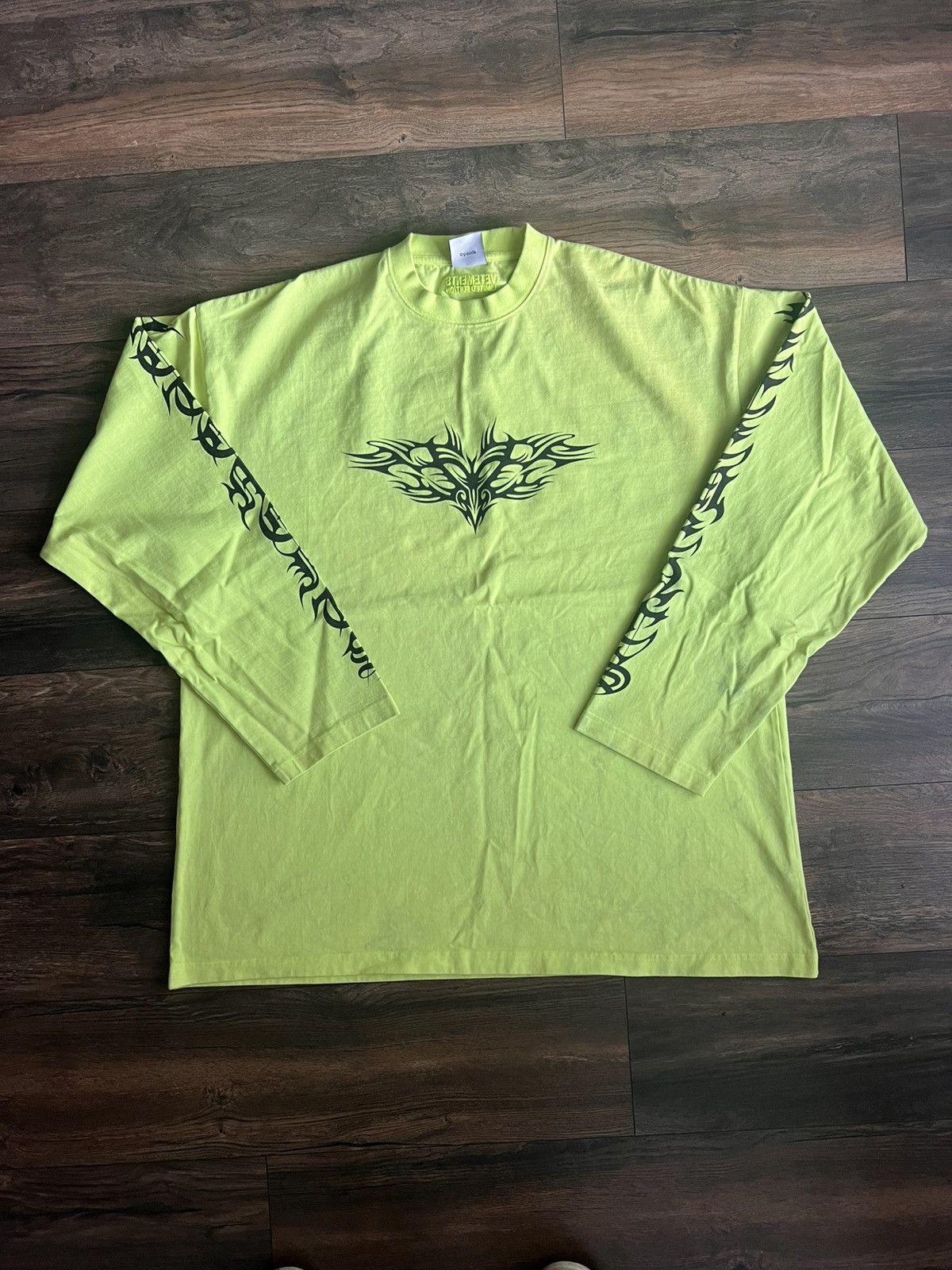 【中古】VETEMENTS Gothic Font ロンT XS 中古】VETEMENTS Gothic Font ロンT XS VETEMENTS Gothic Font