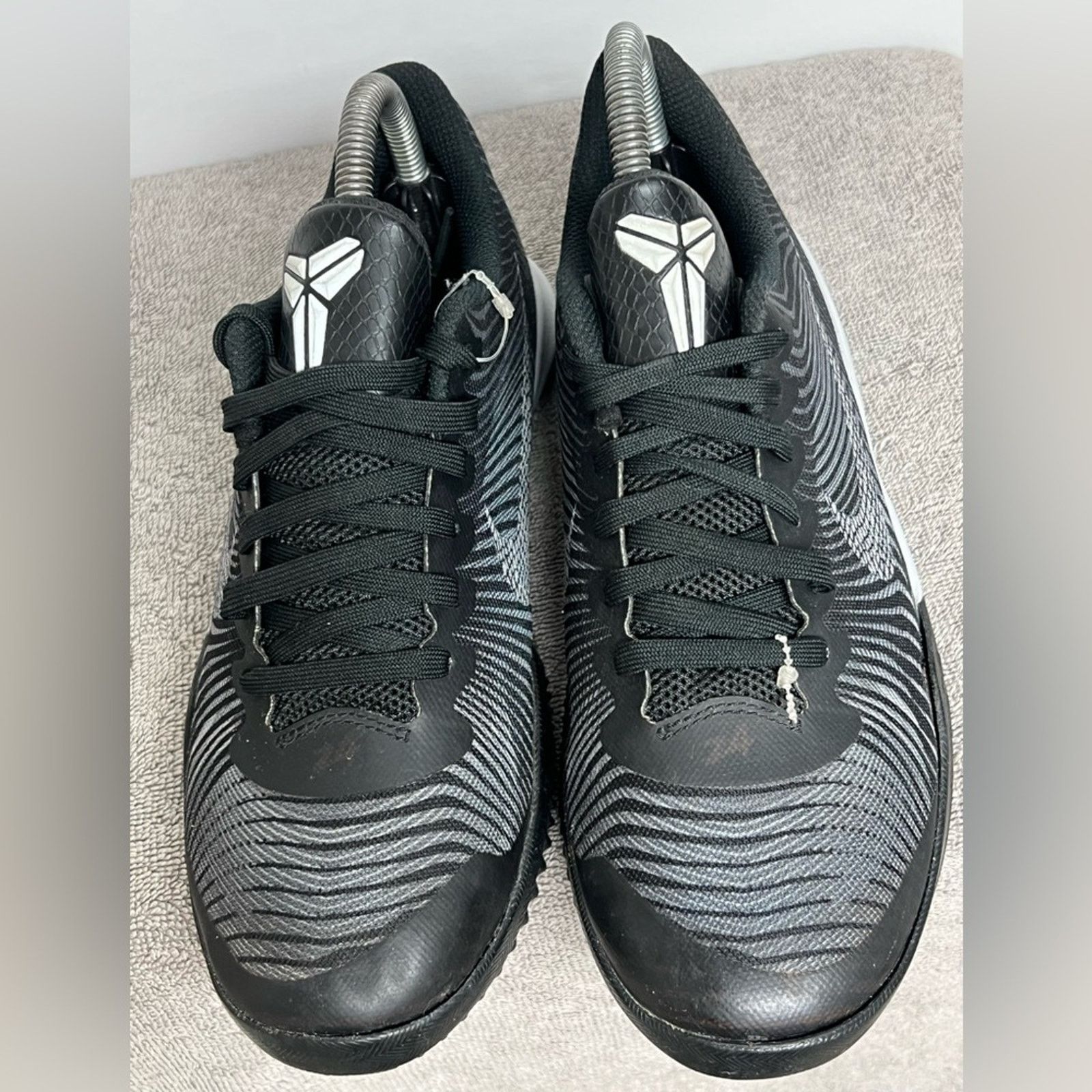 Nike Nike Kobe Bryant Mentality 2 Black White Youth 5.5Y RARE Size US 7 / IT 37 - 7 Thumbnail