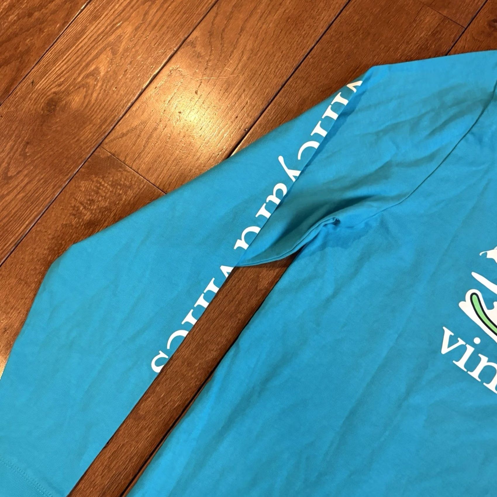 Vineyard Vines Mens Vineyard Vines T Shirt Snowboarding Santa Whale Blue M Cotton Size US M / EU 48-50 / 2 - 4 Thumbnail