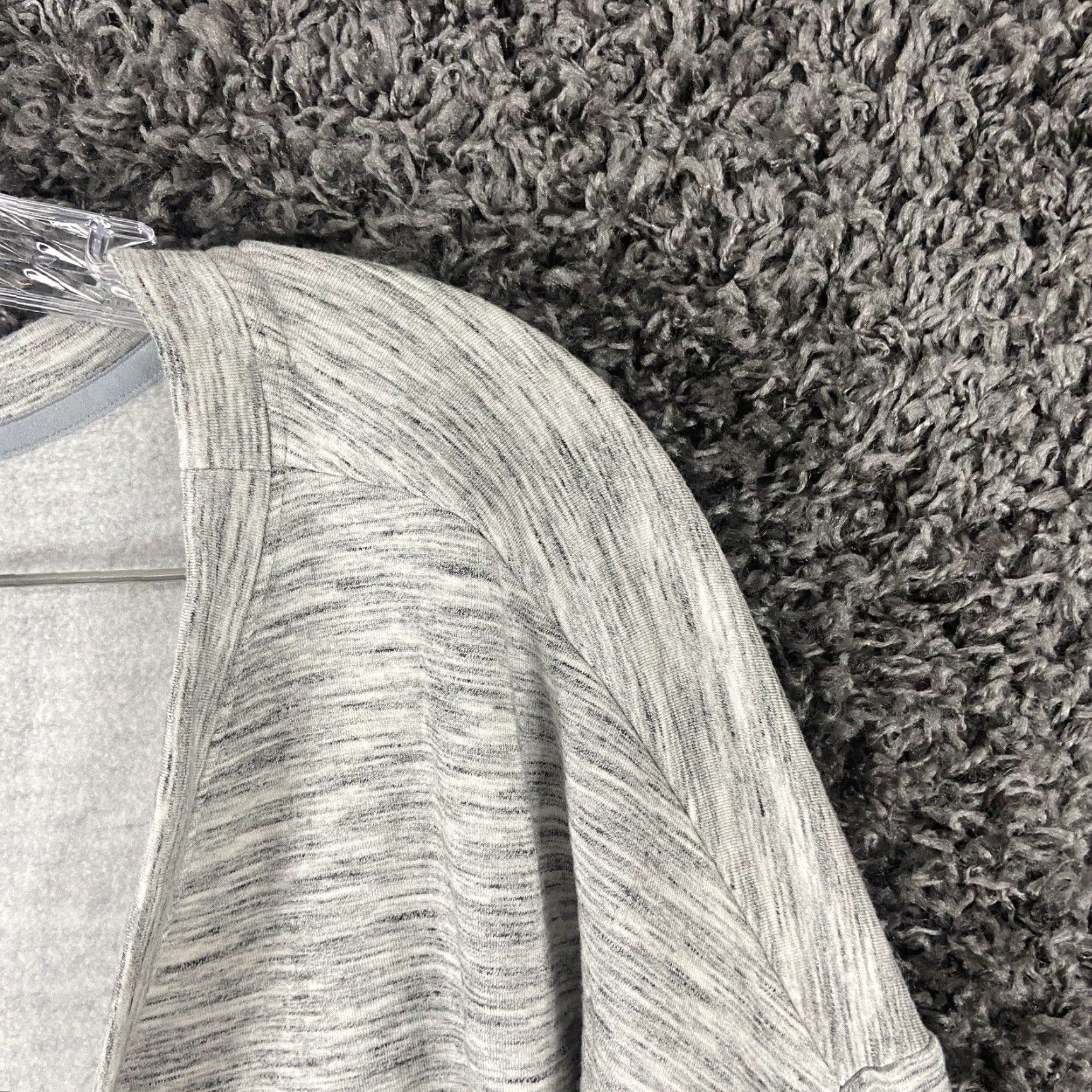 Vintage ZELLA Gray Heathered Long Sleeve V-Neck Shirt Women's Activewear Size S Size S / US 4 / IT 40 - 5 Thumbnail