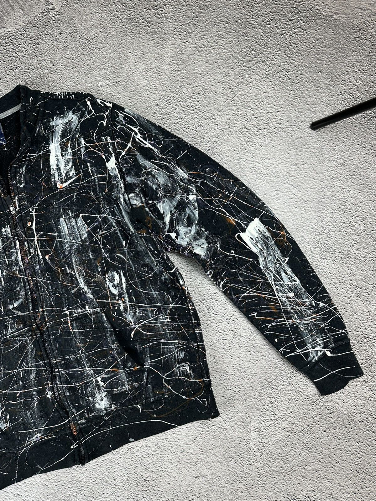 Nike Vintage Nike Custom Tie-Dye Paint Zip Hoodie Y2K Distressed Size US L / EU 52-54 / 3 - 4 Thumbnail