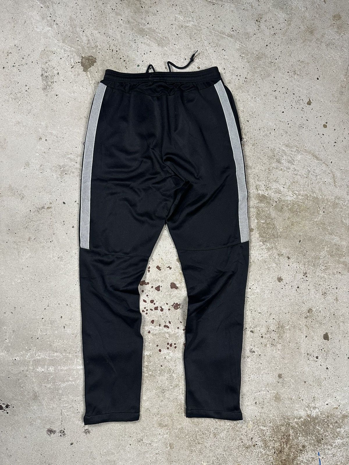 Nike × Vintage Vintage Nike Black Track Pants Swoosh Y2K Size US 30 / EU 46 - 2 Thumbnail