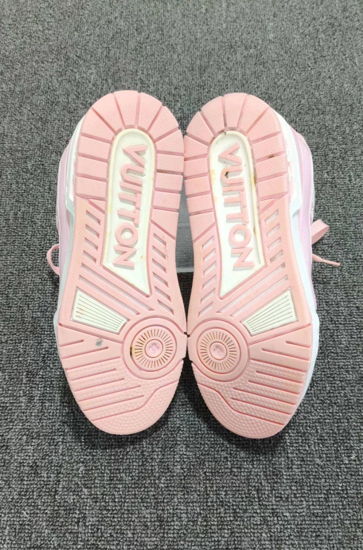 Louis Vuitton LV Pink Trainer Sneakers W36 Size US 5.5 / IT 35.5 - 6 Thumbnail