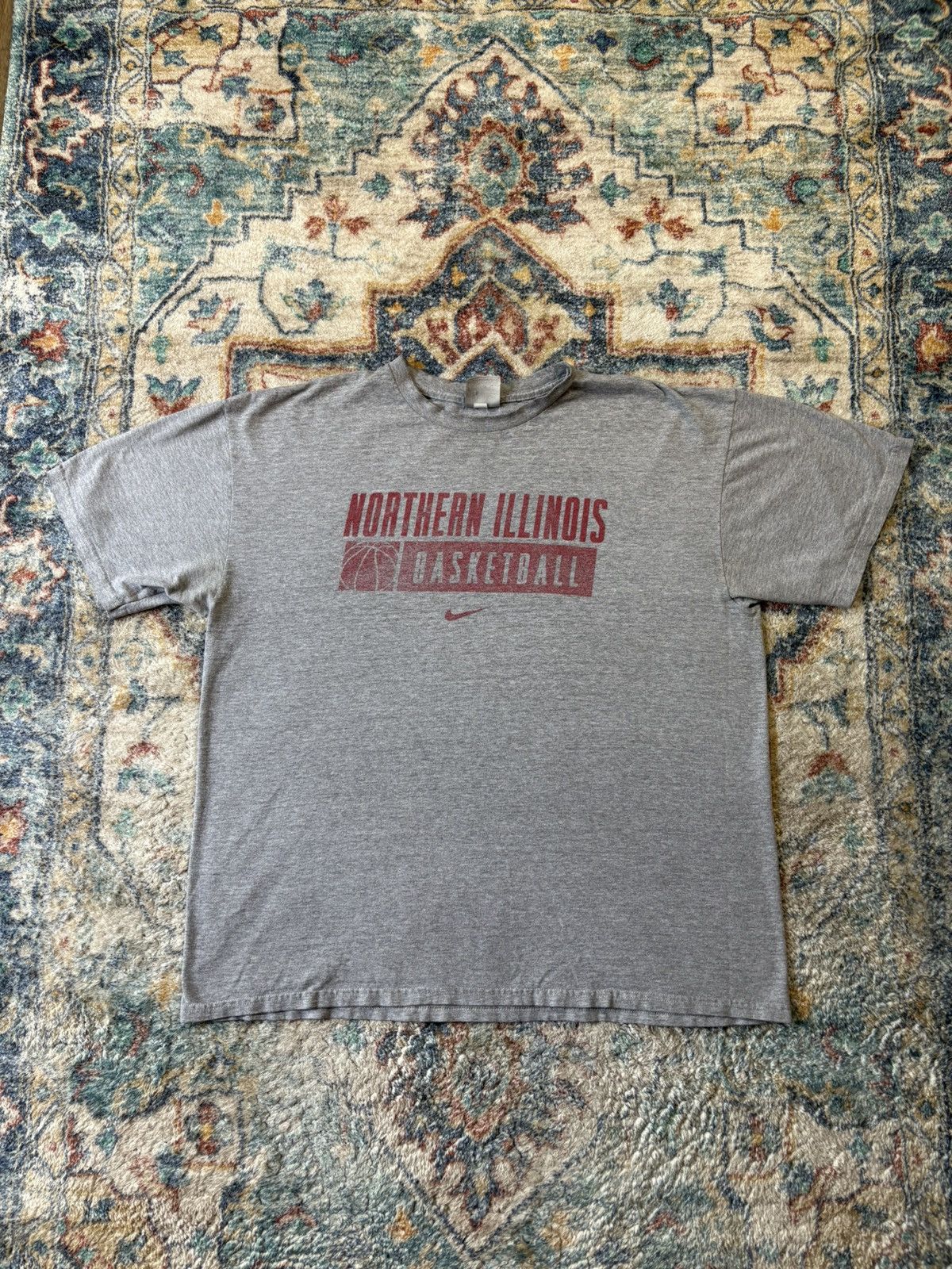 Nike Vintage Nike Northern Illinois Basketball T-shirt Size XL Size US XL / EU 56 / 4 - 1 Thumbnail