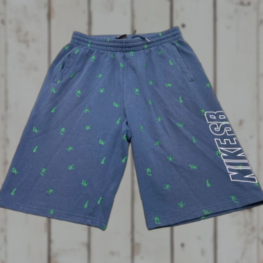 Nike VINTAGE Nike SB Board Shorts Men XL Blue Green Skater AOP Elastic Waist Size US 26 / EU 42 - 1 Thumbnail