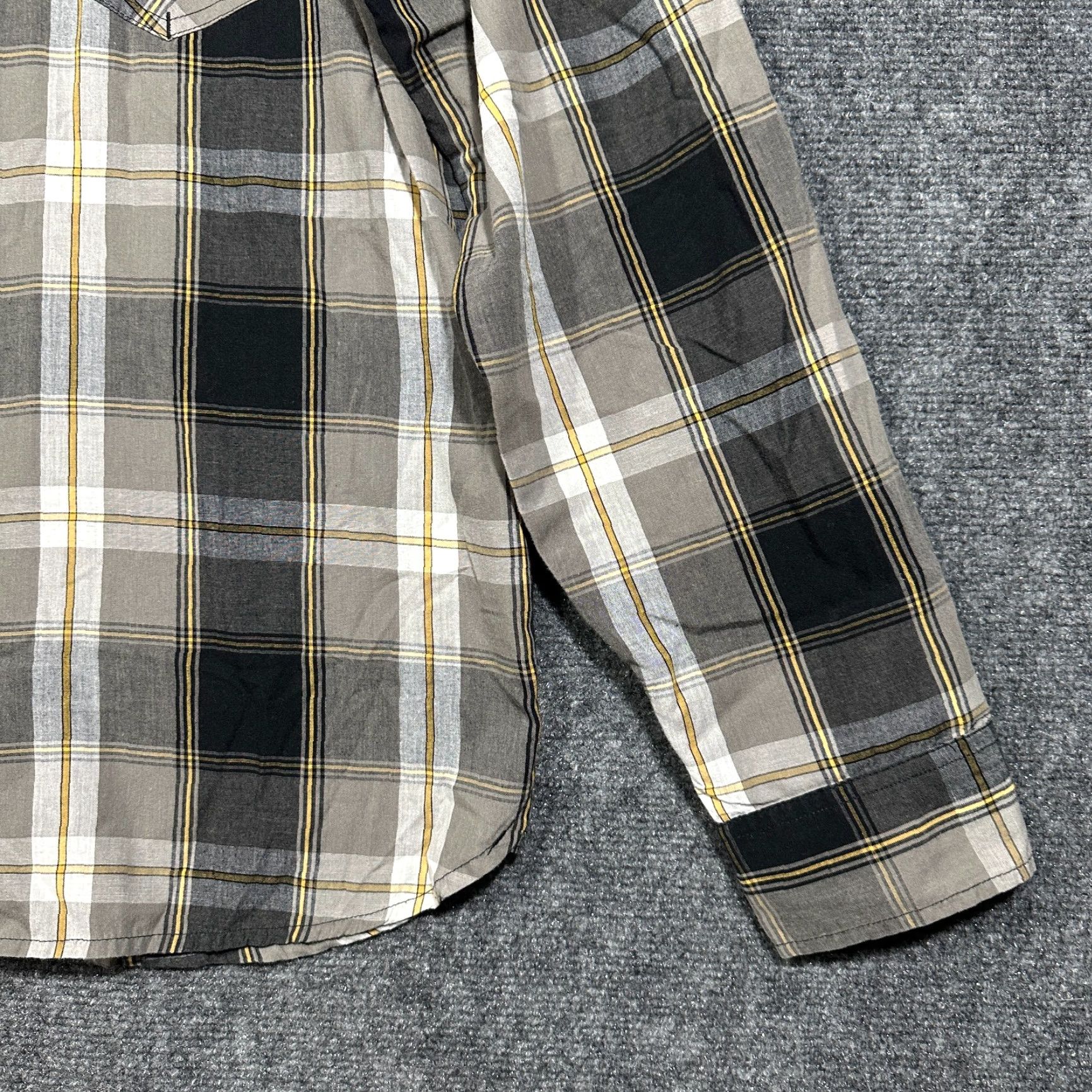 Levi's Levi's Shirt Mens L Western Pearl Snap Pockets Gray Plaid Cotton Snap Cuffs Button-Up Shirt Size US L / EU 52-54 / 3 - 3 Thumbnail