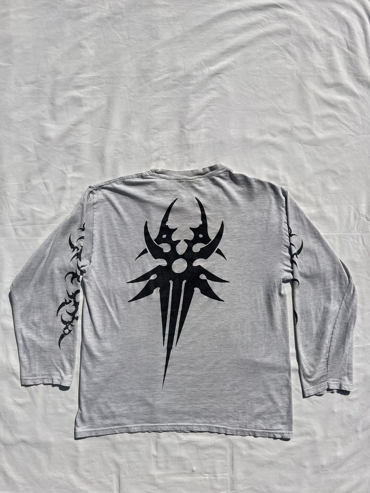 Band Tees × Gildan Gildan Y2K Long Sleeve T-shirt Size US L / EU 52-54 / 3 - 5 Thumbnail