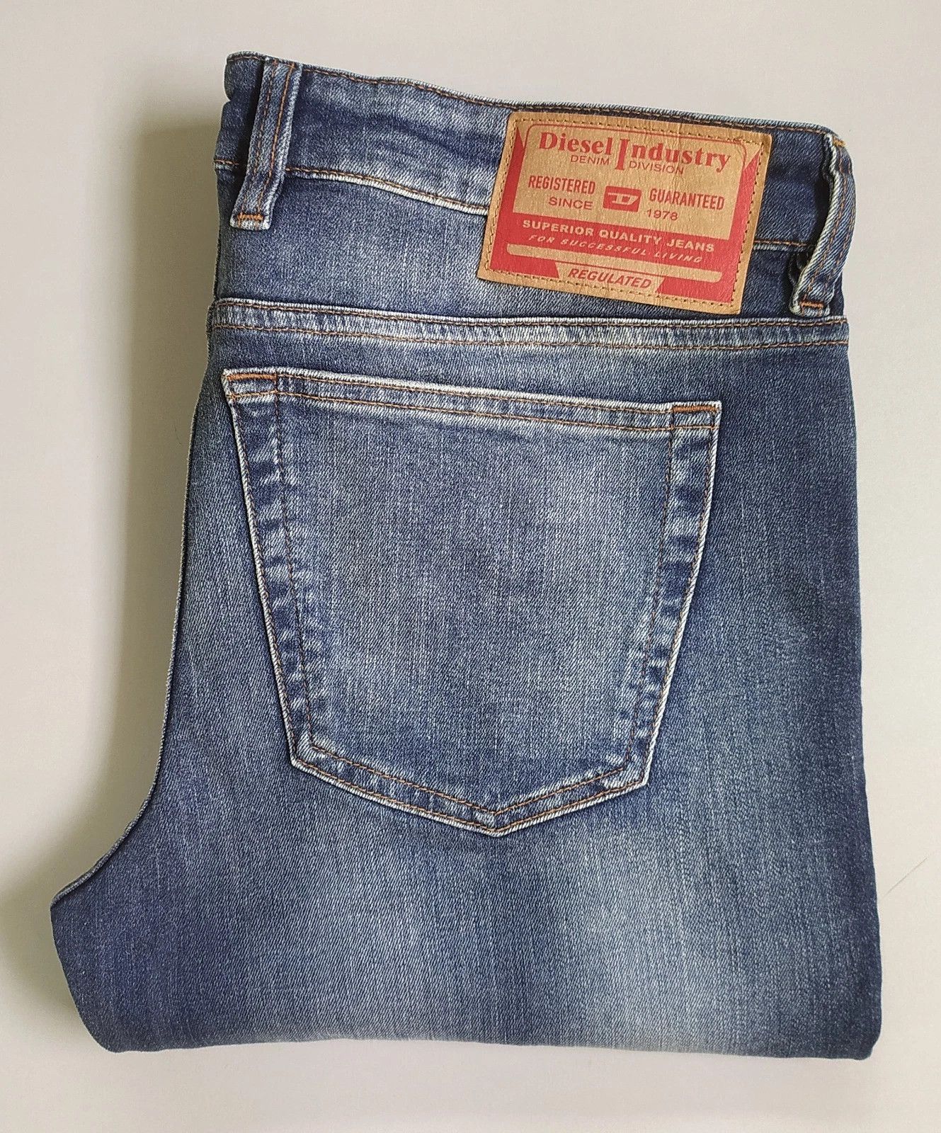 Diesel Diesel 1979 SLEENKER-R L.30 MENS JEANS T/9655 Size US 32 / EU 48 - 1 Thumbnail