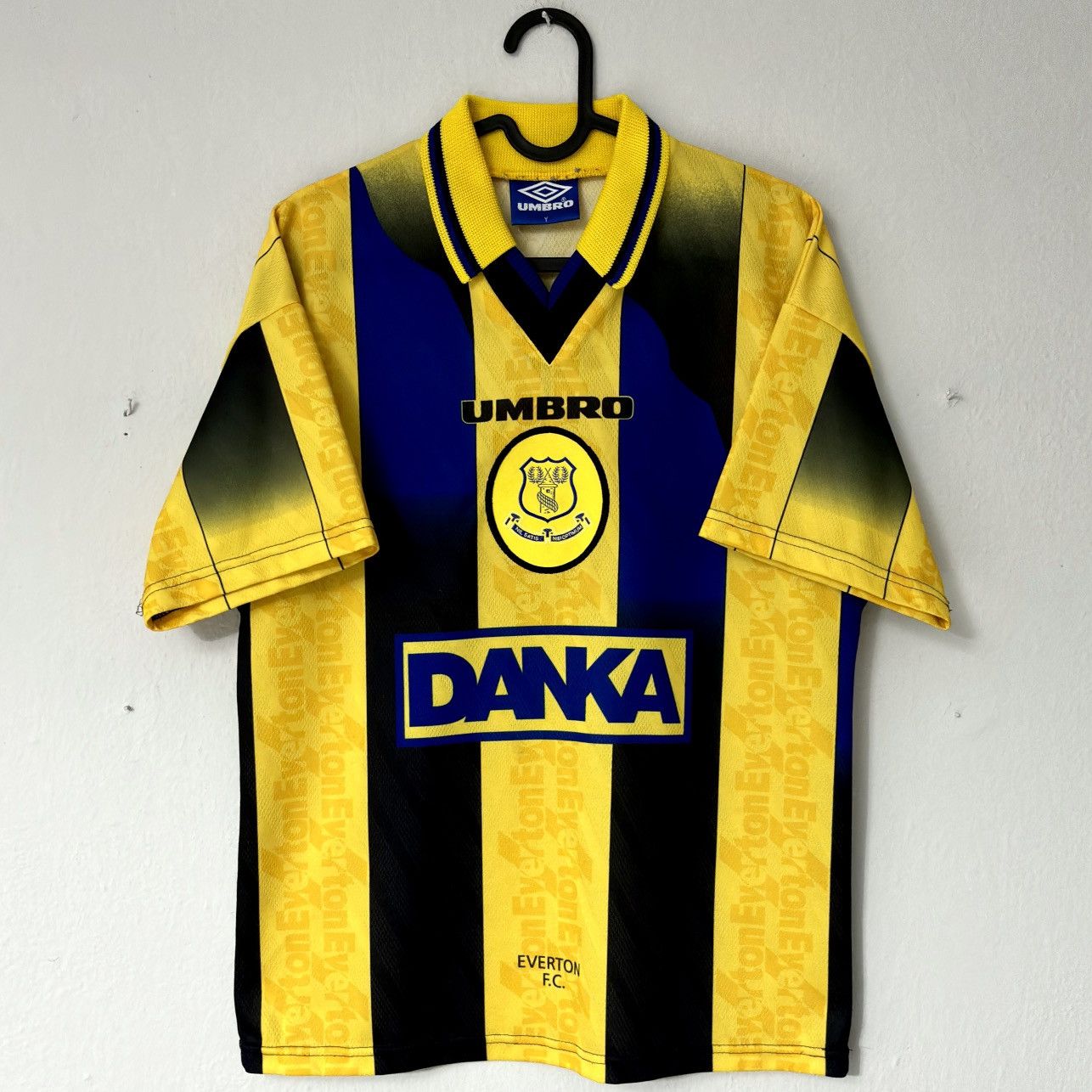 Umbro × Vintage 1996 1997 Everton England Umbro Vintage Away Soccer Jersey S Size US S / EU 44-46 / 1 - 2 Thumbnail