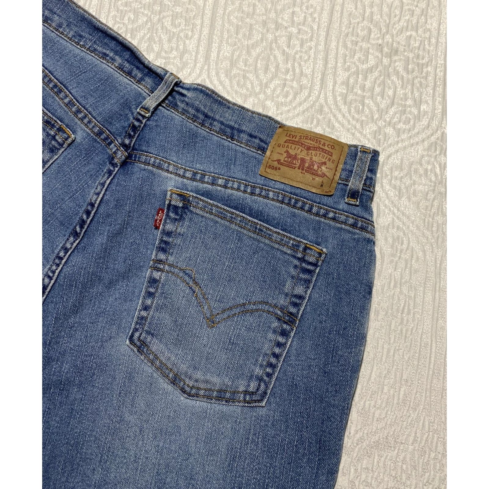 Levi's Levis 505 Jeans Womens 16 Mis Blue Denim Lower Rise Straight Leg Medium Wash Size 38" / US 16 / IT 52 - 4 Thumbnail
