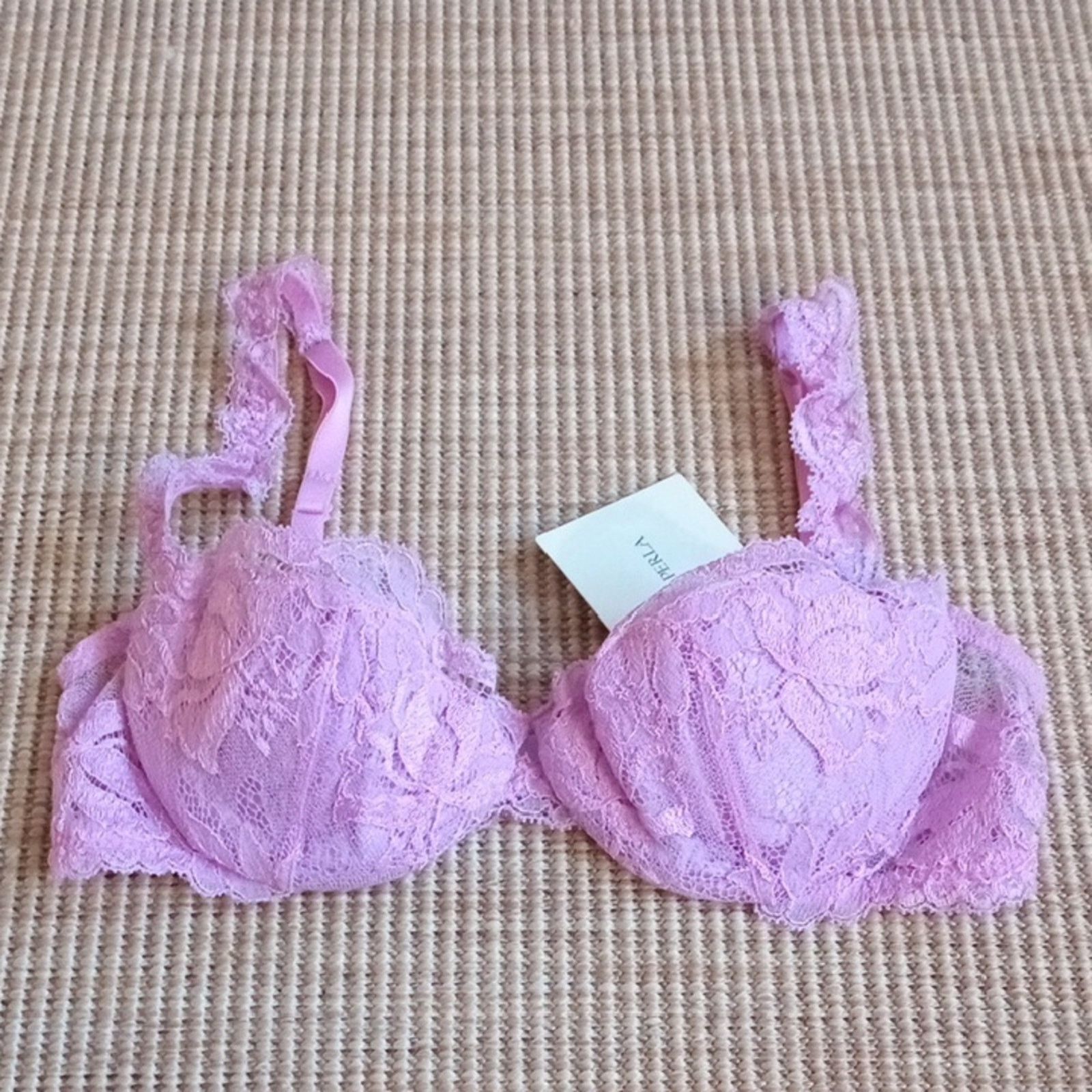 La Perla La Perla Delicate Lace Bra in Soft Pink 34B Size ONE SIZE - 1 Thumbnail