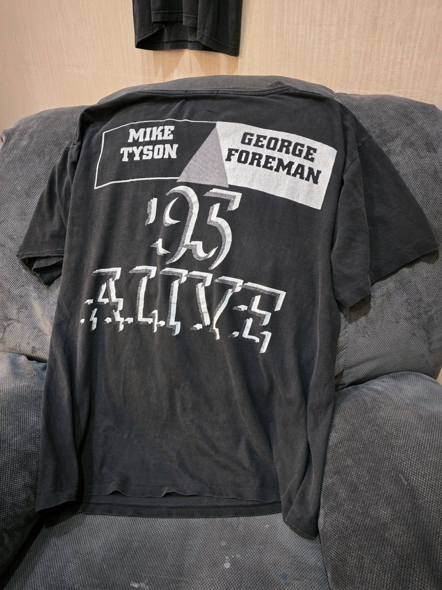 Vintage Vintage TYSON vs FOREMAN - 1995s T-shirtt RAP TEE Size US XL / EU 56 / 4 - 4 Thumbnail