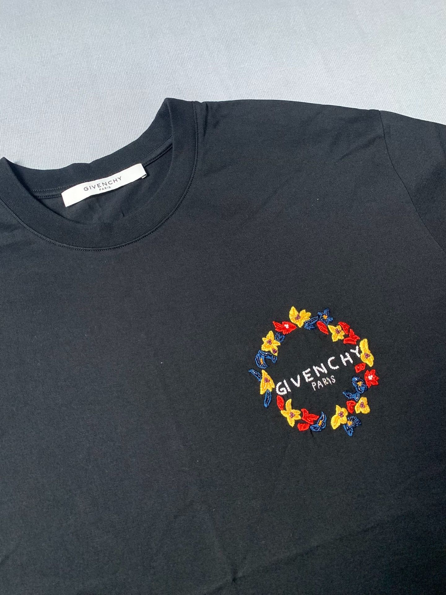Givenchy Givenchy Beaded Floral Embroidery Tee Size XS / US 0-2 / IT 36-38 - 1 Thumbnail