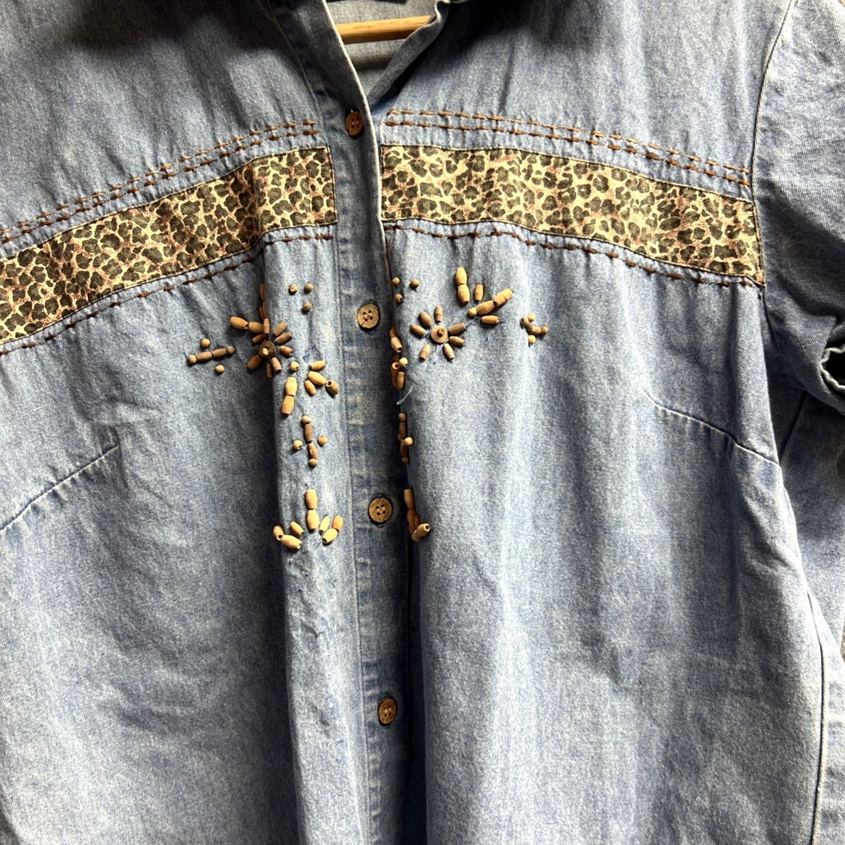 Vintage Lemon Grass Denim Shirt Women L Blue Animal Print Wood Beads Button-Up Short Sleeve Casual Travel 100% Cotton Denim Embroidered Solid Collared Size L / US 10 / IT 46 - 2 Thumbnail