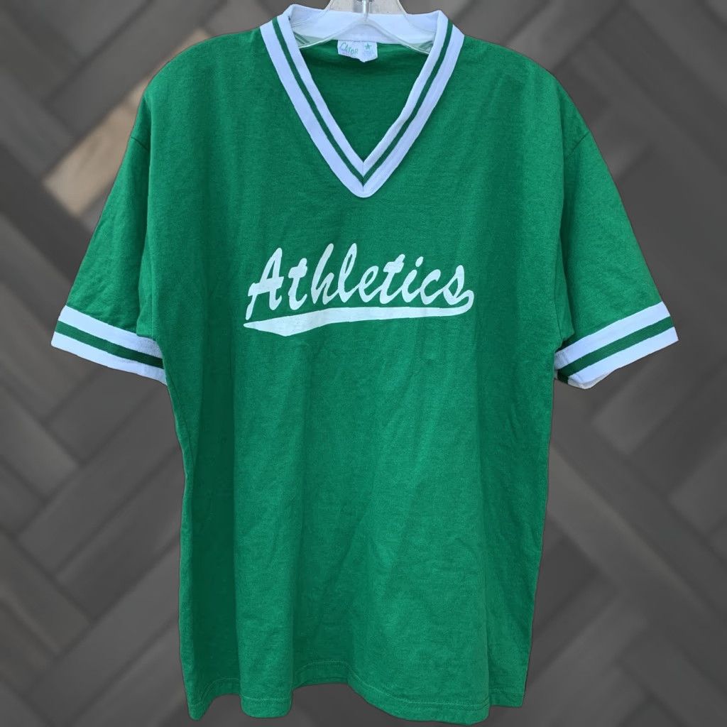 VINTAGE Gator Athletics Inc V Neck T Shirt Athletics Unisex Adults T-Shirt Sz L Green Graphic Print Sports