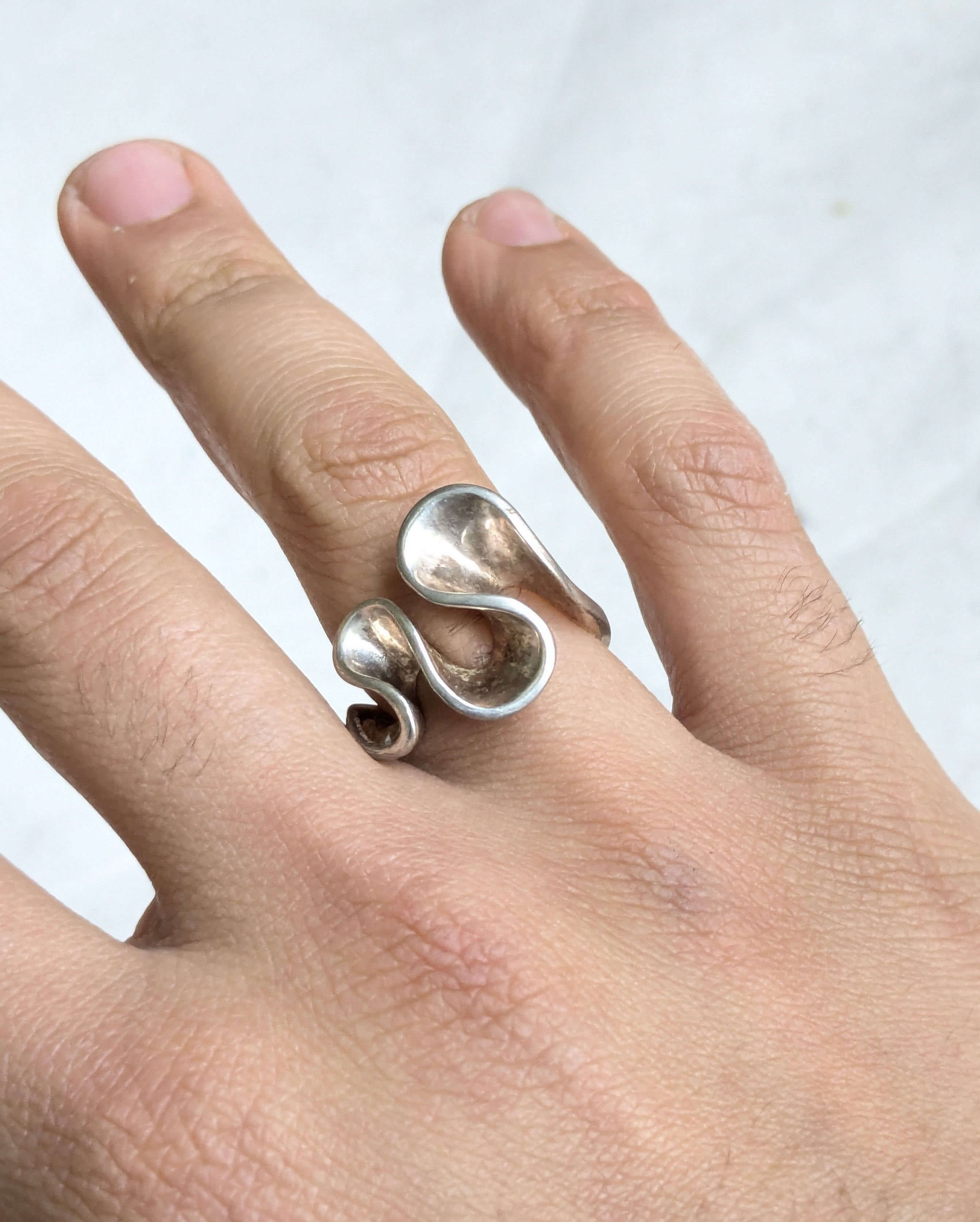 Jewelry Sterling Silver Ring Wavy 8 Modern Abstract Size ONE SIZE - 8 Thumbnail