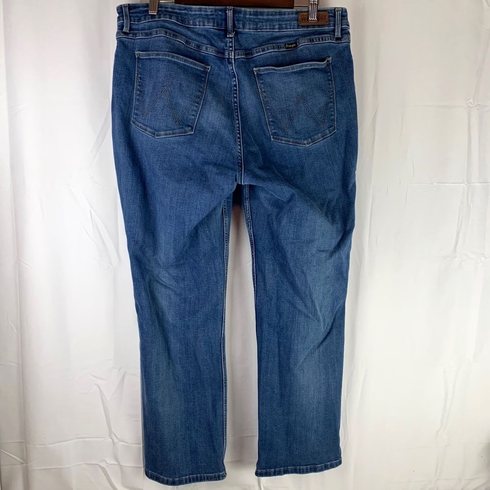 Wrangler Wrangler Jeans Womens 18W 30in Blue High Rise True Straight Stretch Medium Wash Jeans Size 40" / US 18 - 5 Thumbnail
