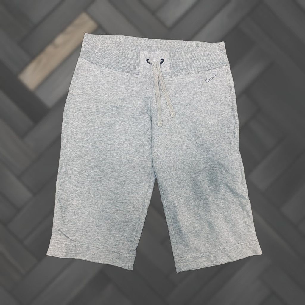 Nike VINTAGE Nike Athletic Dept Women's Pull On Cropped Pants Gray MED 8-10 Athletic Cropped Pants Women Gray Nike Dri-FIT Size 32" / US 10 / IT 46 - 1 Thumbnail