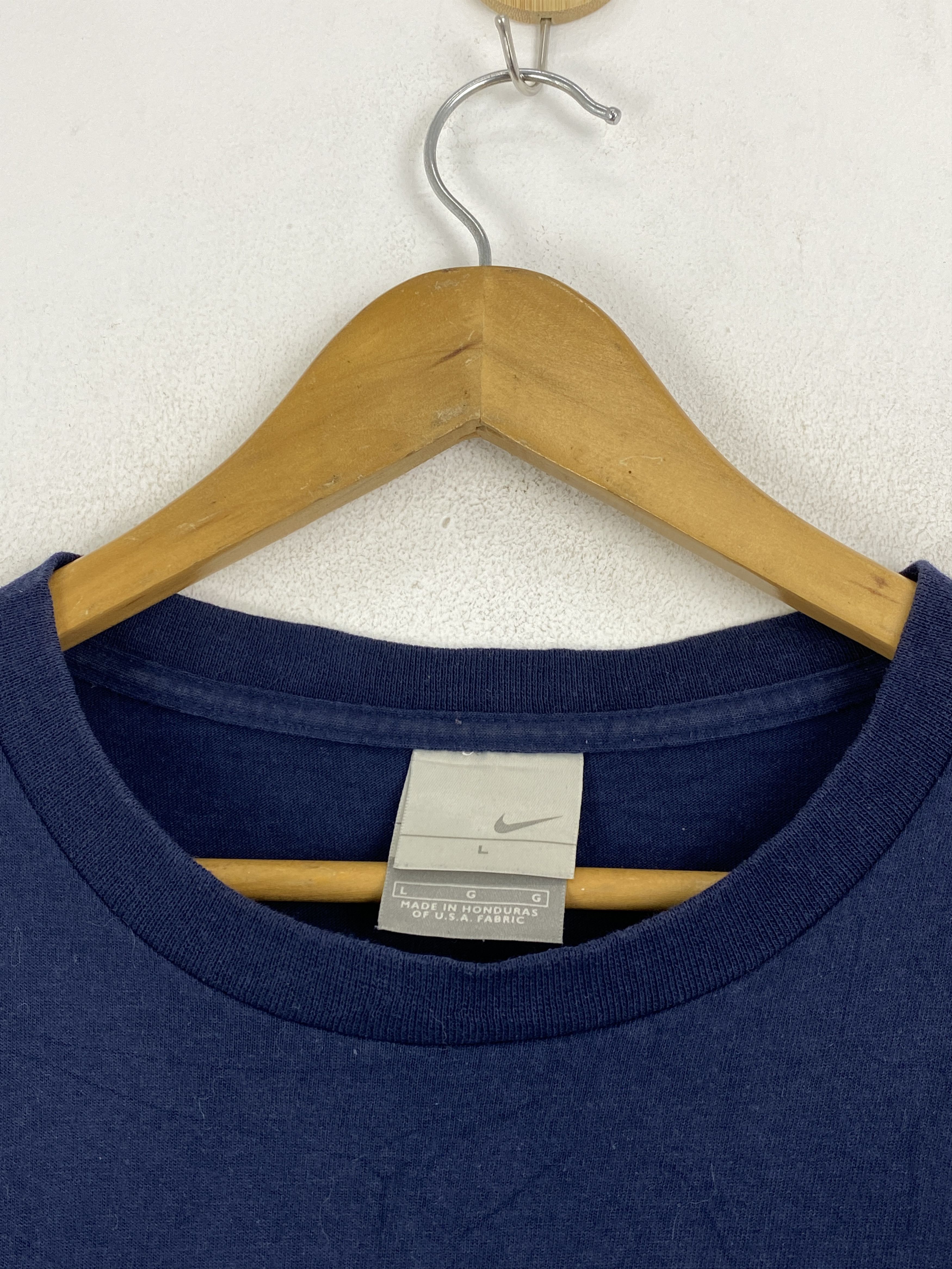 Nike × Vintage Vintage Y2k Nike Logo Crewneck T Shirt TA0704 Size US L / EU 52-54 / 3 - 11 Thumbnail