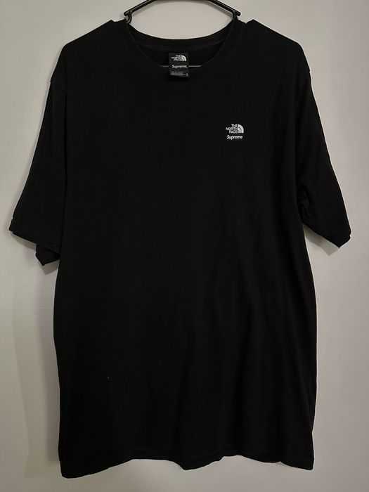 Supreme / The North Face Mountains Tee-