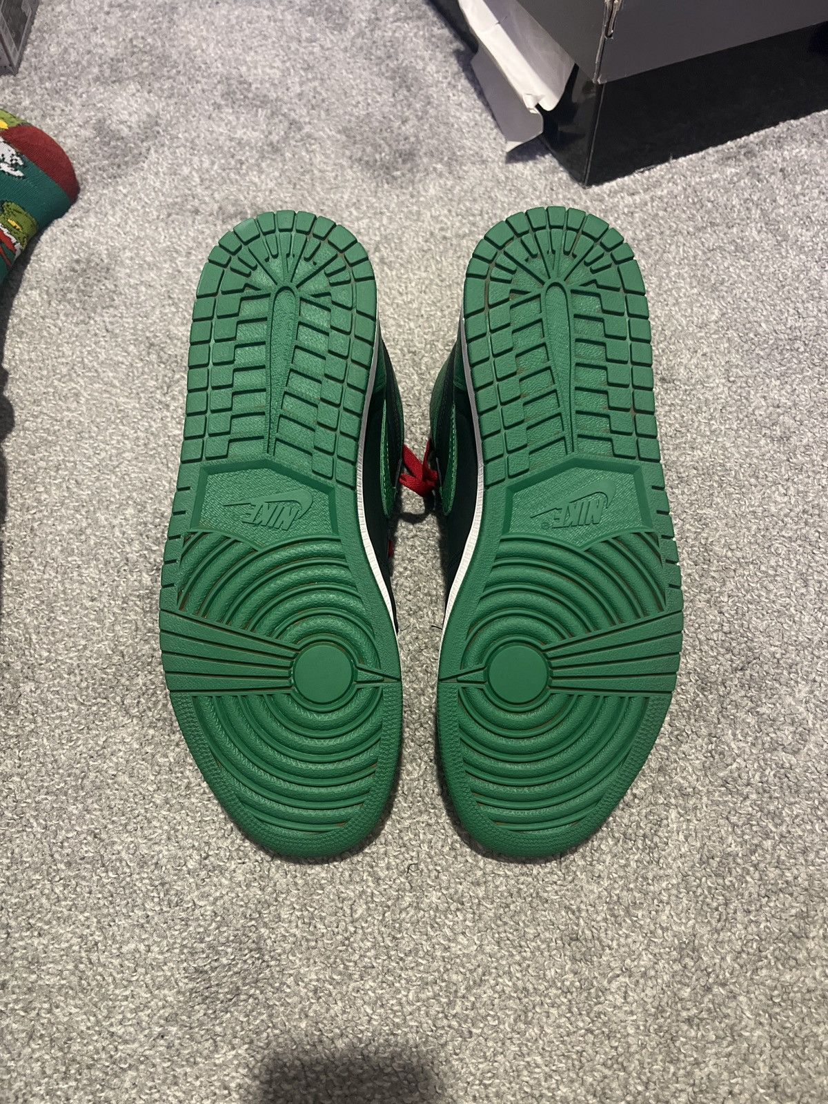 Jordan Brand Air Jordan Retro 1 Pine Green Size US 11.5 / EU 44-45 - 2 Thumbnail