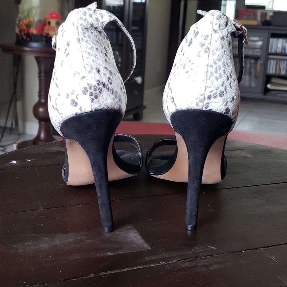 Nicole Miller Nicole Miller NWOT Artelier Ankle Animal Print Sandal 8.5 Size US 8.5 / IT 38.5 - 6 Thumbnail