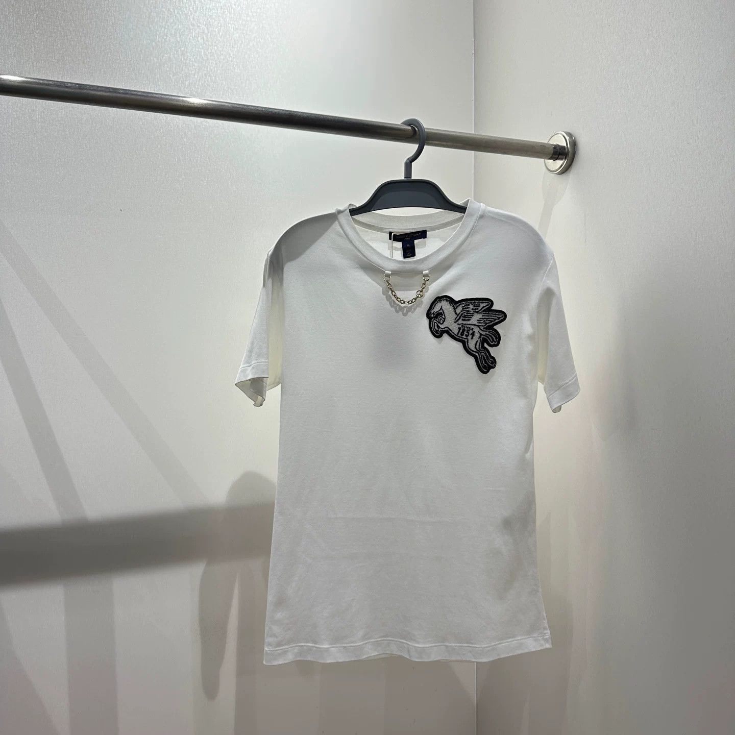 Louis Vuitton Louis Vuitton Embroidered T-Shirt M Women Size M / US 6-8 / IT 42-44 - 1 Thumbnail