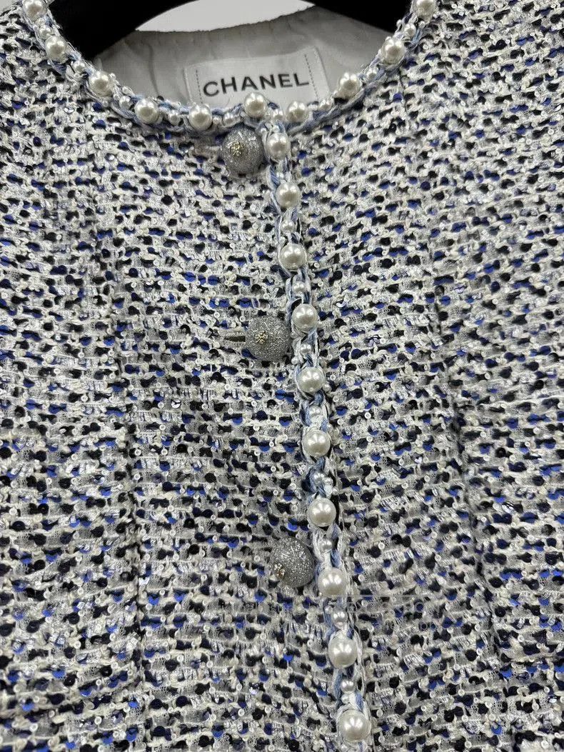 Chanel Chanel White Blue Pearl Sequin Jacket. Size US M / EU 48-50 / 2 - 2 Thumbnail