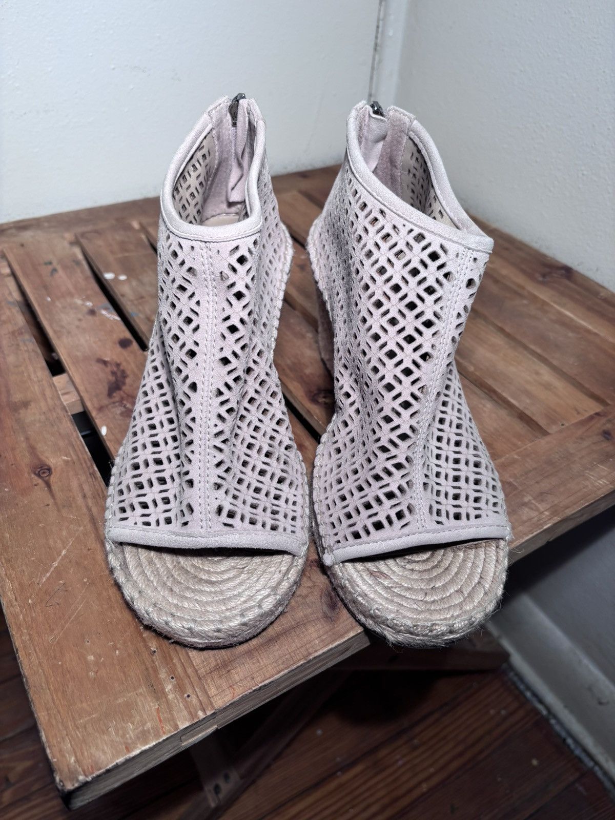 Vince Camuto Vince Camuto Cutout Wedge Sandals Size US 7.5 / IT 37.5 - 7 Thumbnail