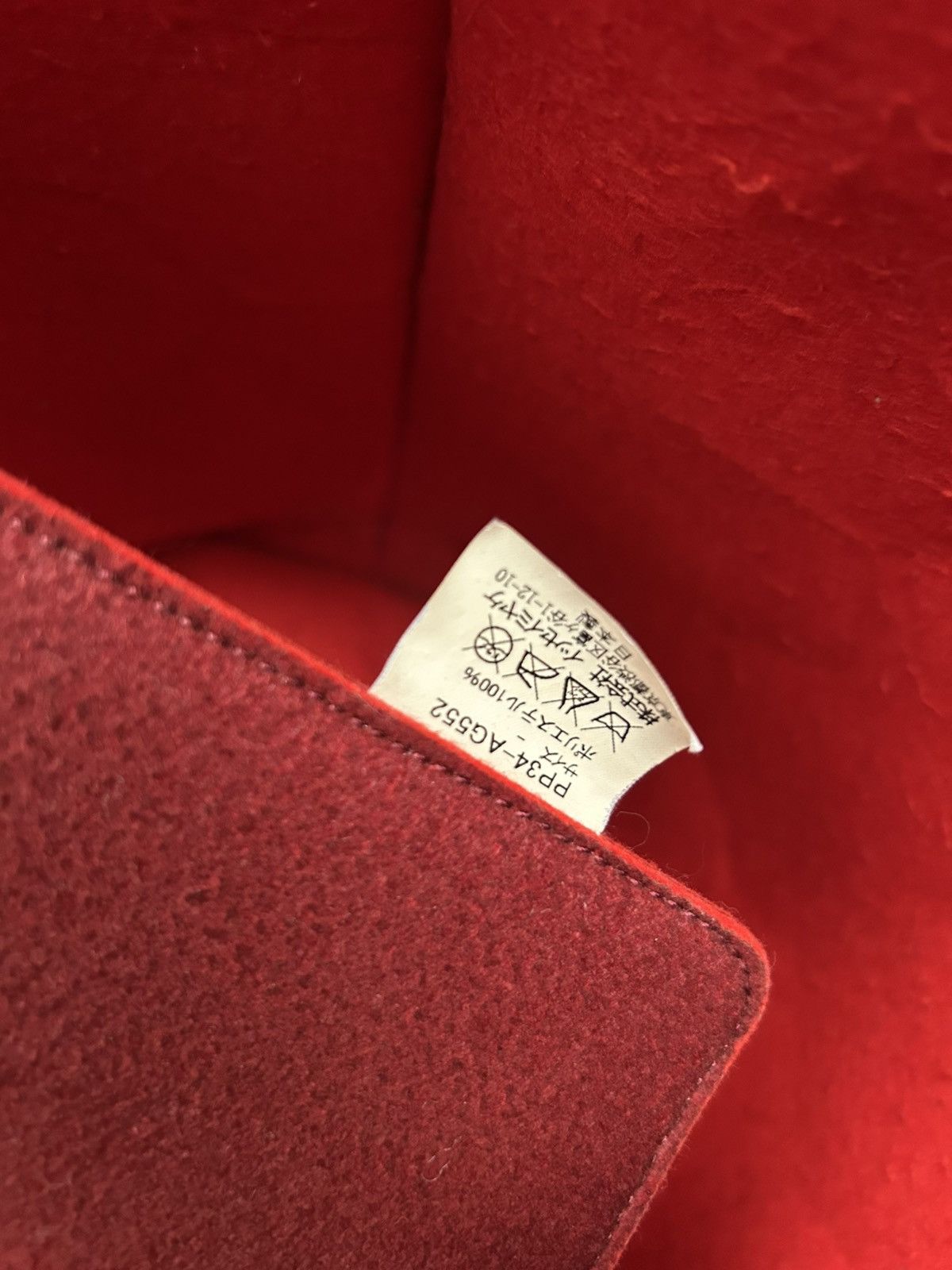 Issey Miyake × Japanese Brand × Pleats Please Issey Miyake Pleats Pleats by Issey Miyake Quilted Felt Tote Bag In Red Size ONE SIZE - 8 Thumbnail
